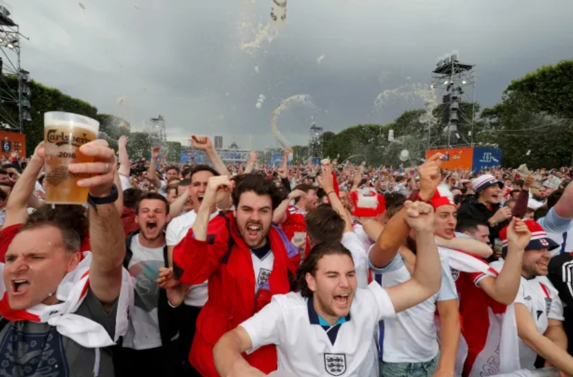德国欧洲杯禁酒令取消 英格兰球迷畅饮啤酒迎揭幕战